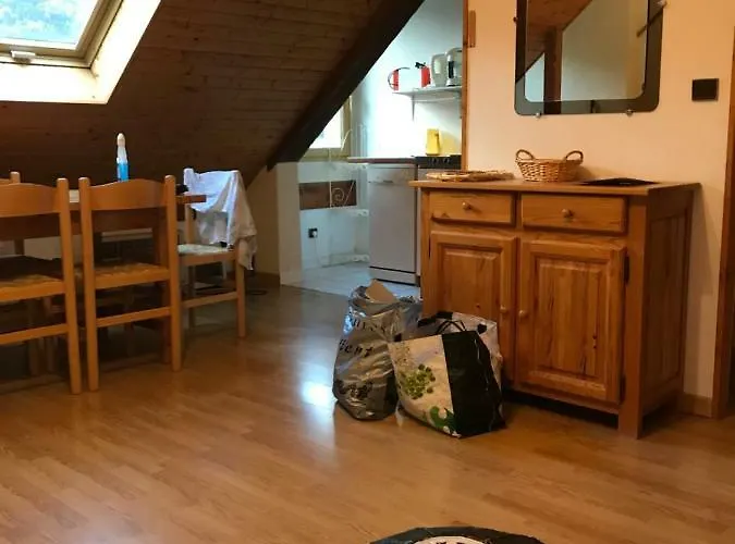 33 Boulevard Charles De Gaulle *