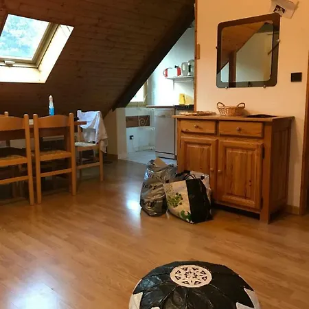 33 Boulevard Charles De Gaulle *